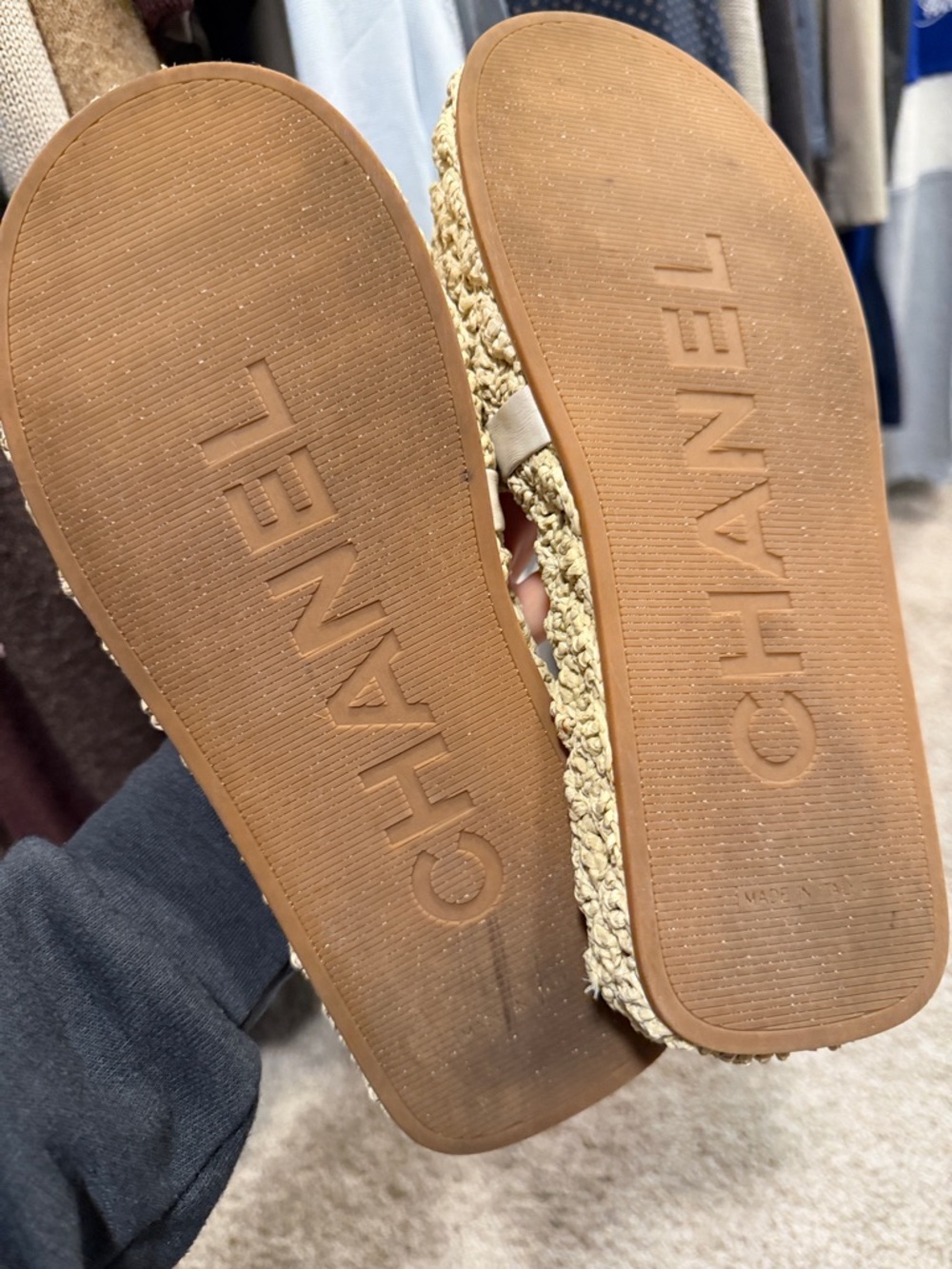 CHANEL Cream Raffia Slide Sandals with CC Embroidery - Picture 5 of 5